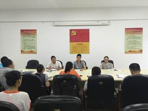 党总支书记樊建科为全体党员上党课